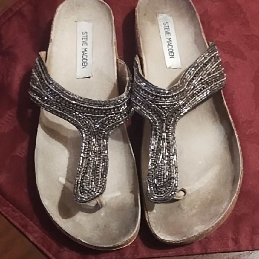 STEVE MADDEN SANDALS.